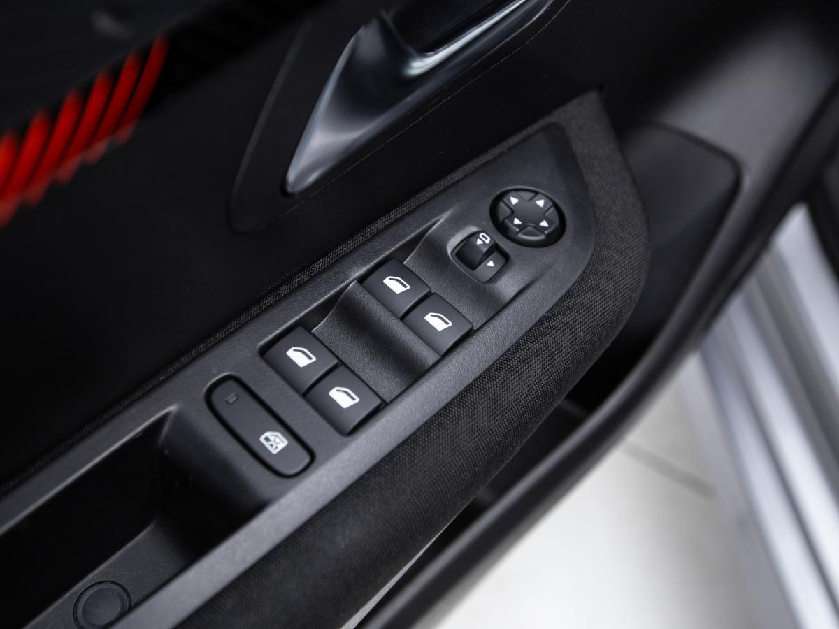 peugeot-208-2023-gasolina-1199cc