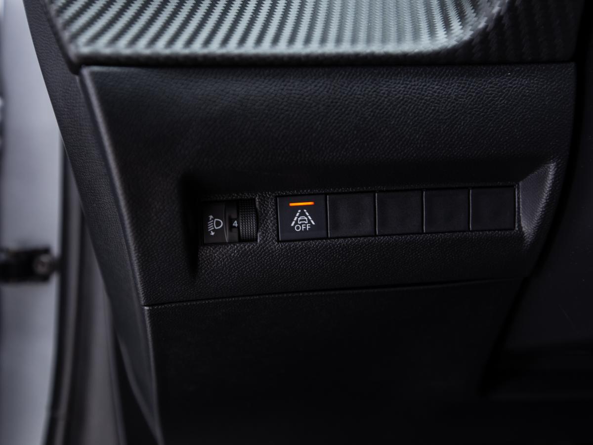 peugeot-208-2023-gasolina-1199cc