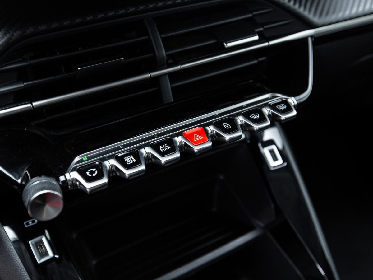 peugeot-208-2023-gasolina-1199cc