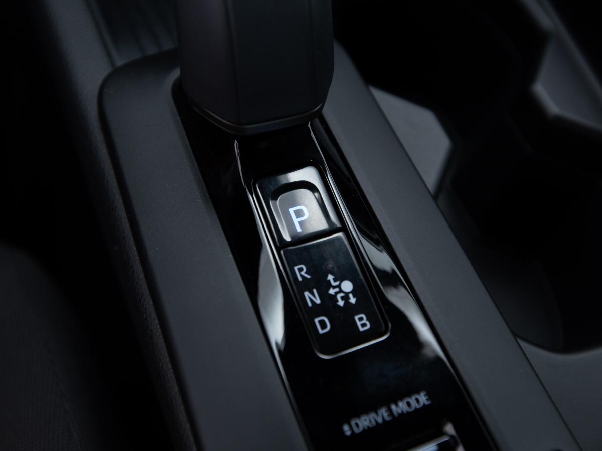 toyota-c-hr-2025-hibrido-a-gasolina-1798cc
