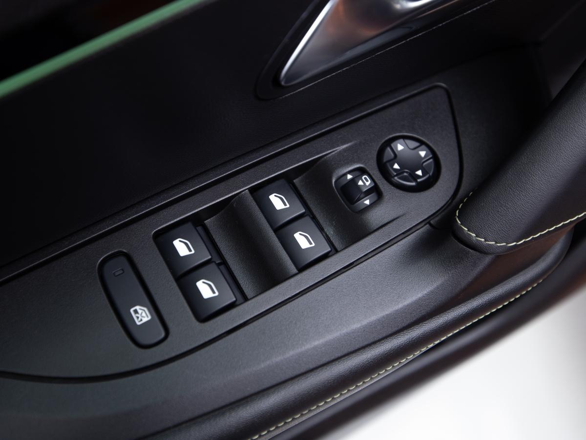 peugeot-e-2008-2021-eletrico-0cc