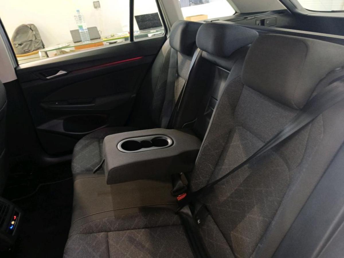 volkswagen-golf-variant-2022-diesel-1968cc