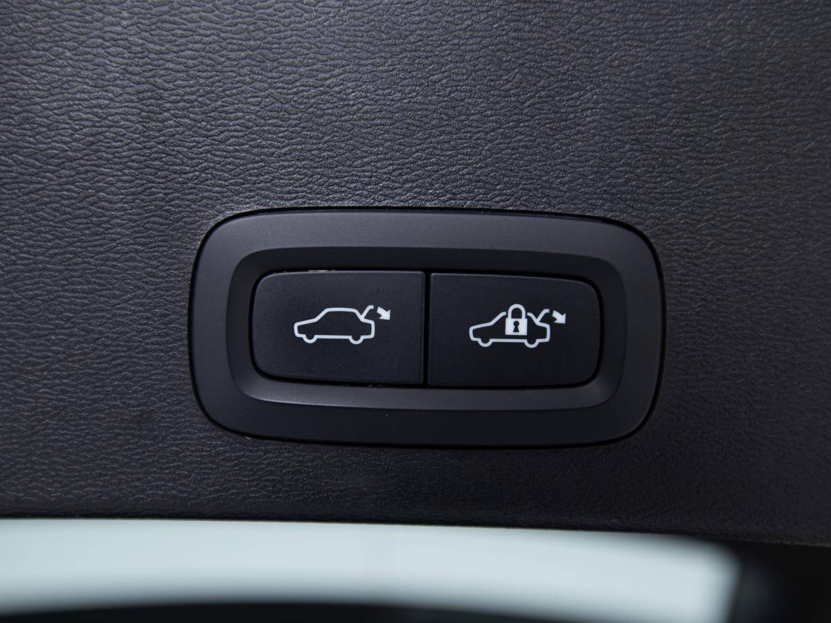 volvo-xc40-2022-hibrido-a-gasolina-1477cc