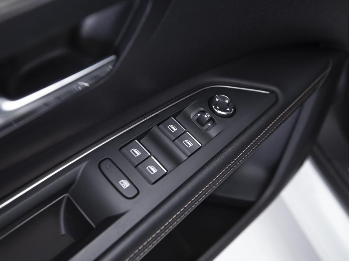 peugeot-5008-2023-diesel-1499cc