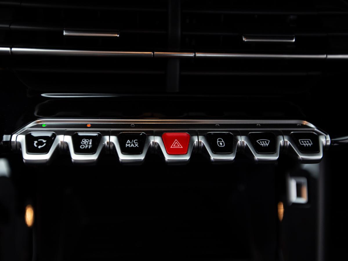 peugeot-208-2023-gasolina-1199cc