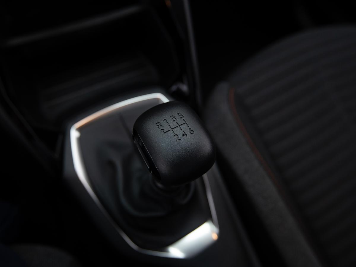 peugeot-208-2023-gasolina-1199cc
