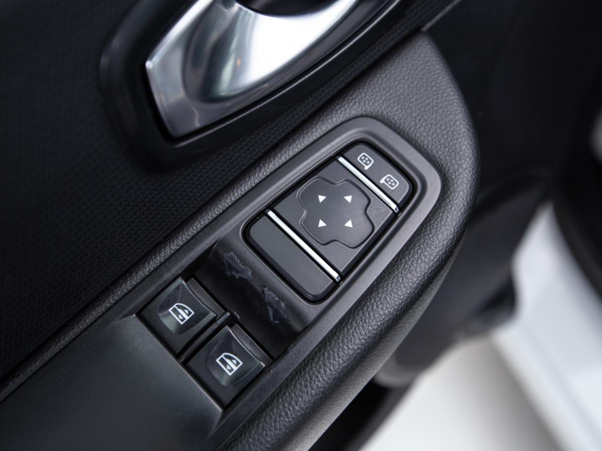 renault-clio-sport-tourer-2017-diesel-1461cc