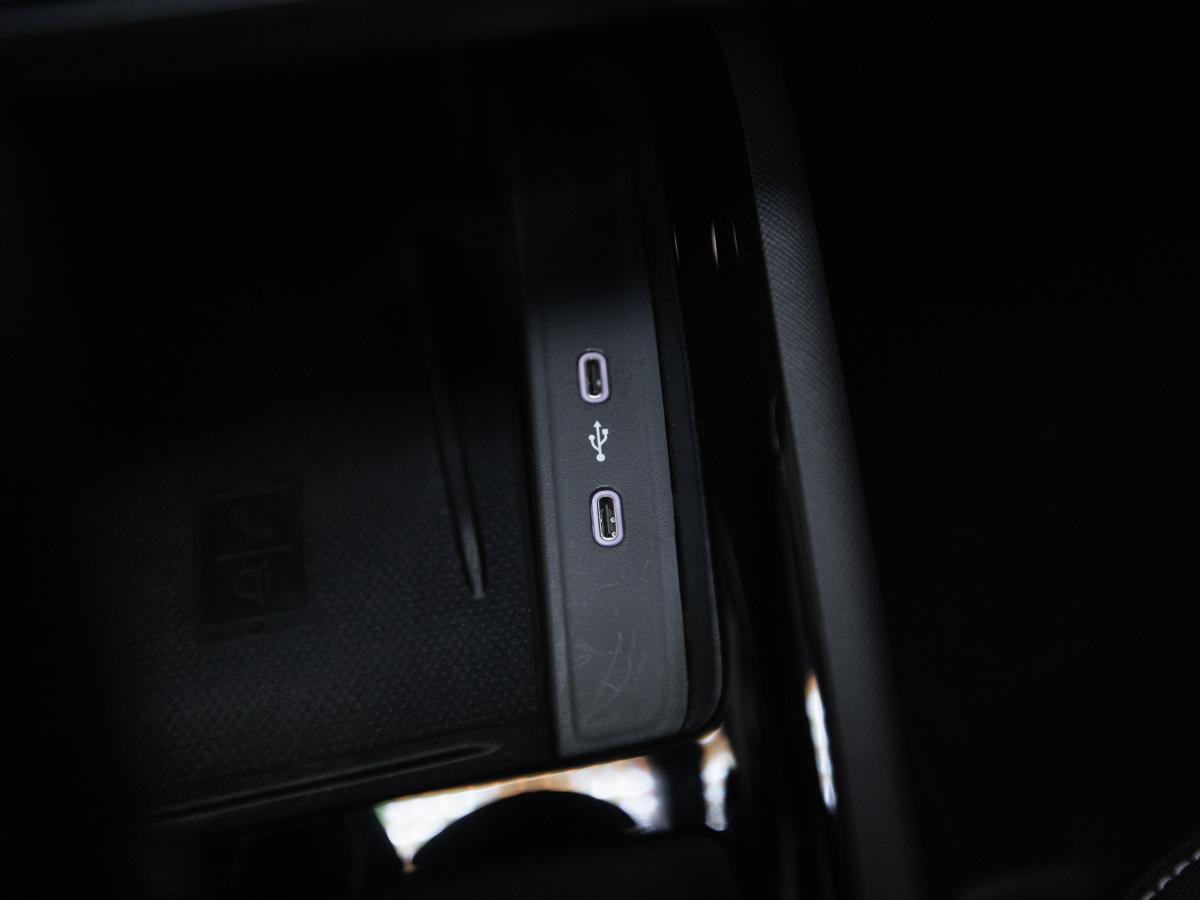 skoda-kamiq-2023-gasolina-1498cc