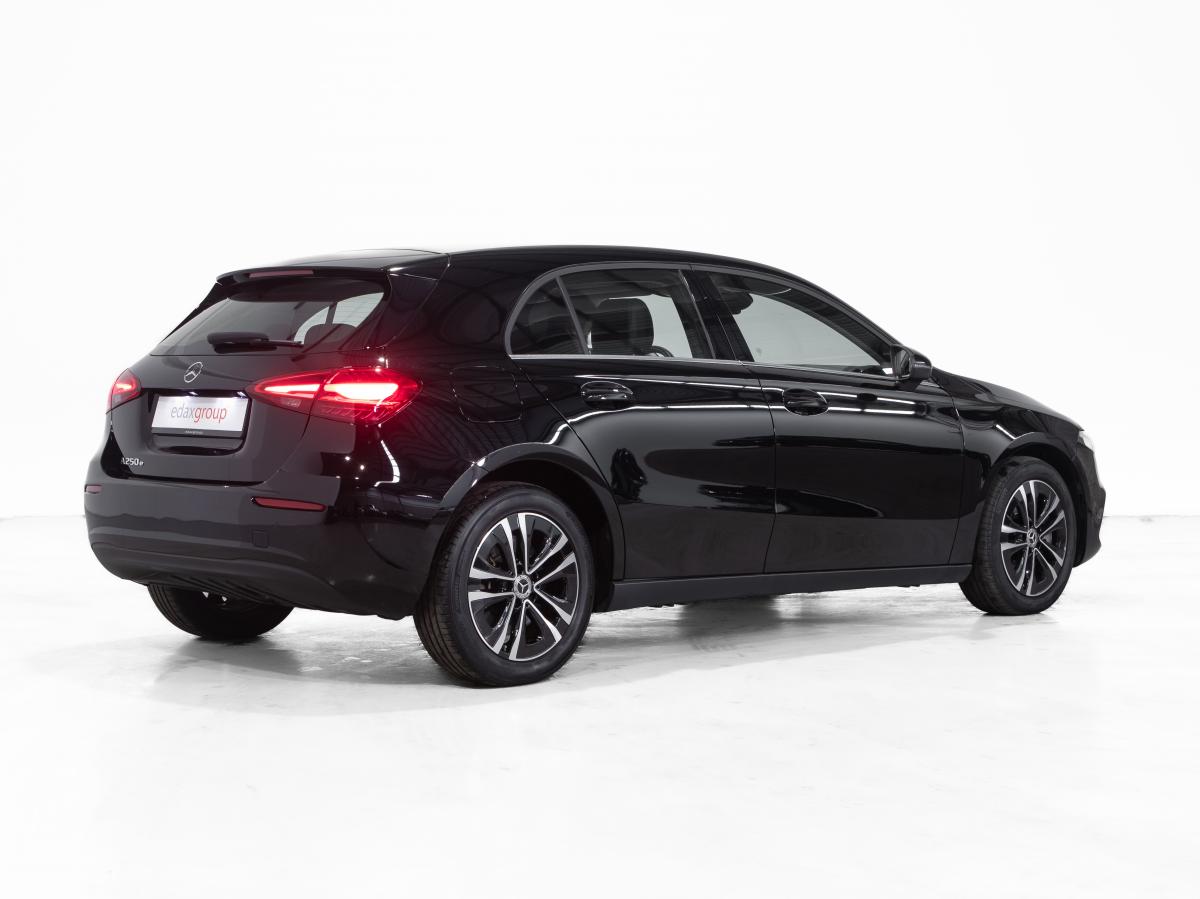 mercedes-benz-classe-a-2023-hibrido-a-gasolina-1332cc
