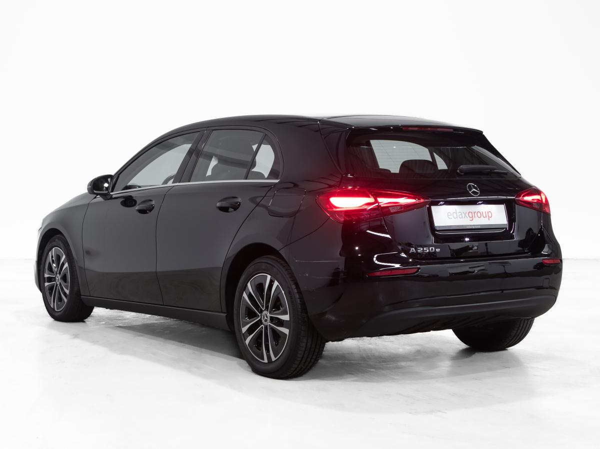 mercedes-benz-classe-a-2023-hibrido-a-gasolina-1332cc