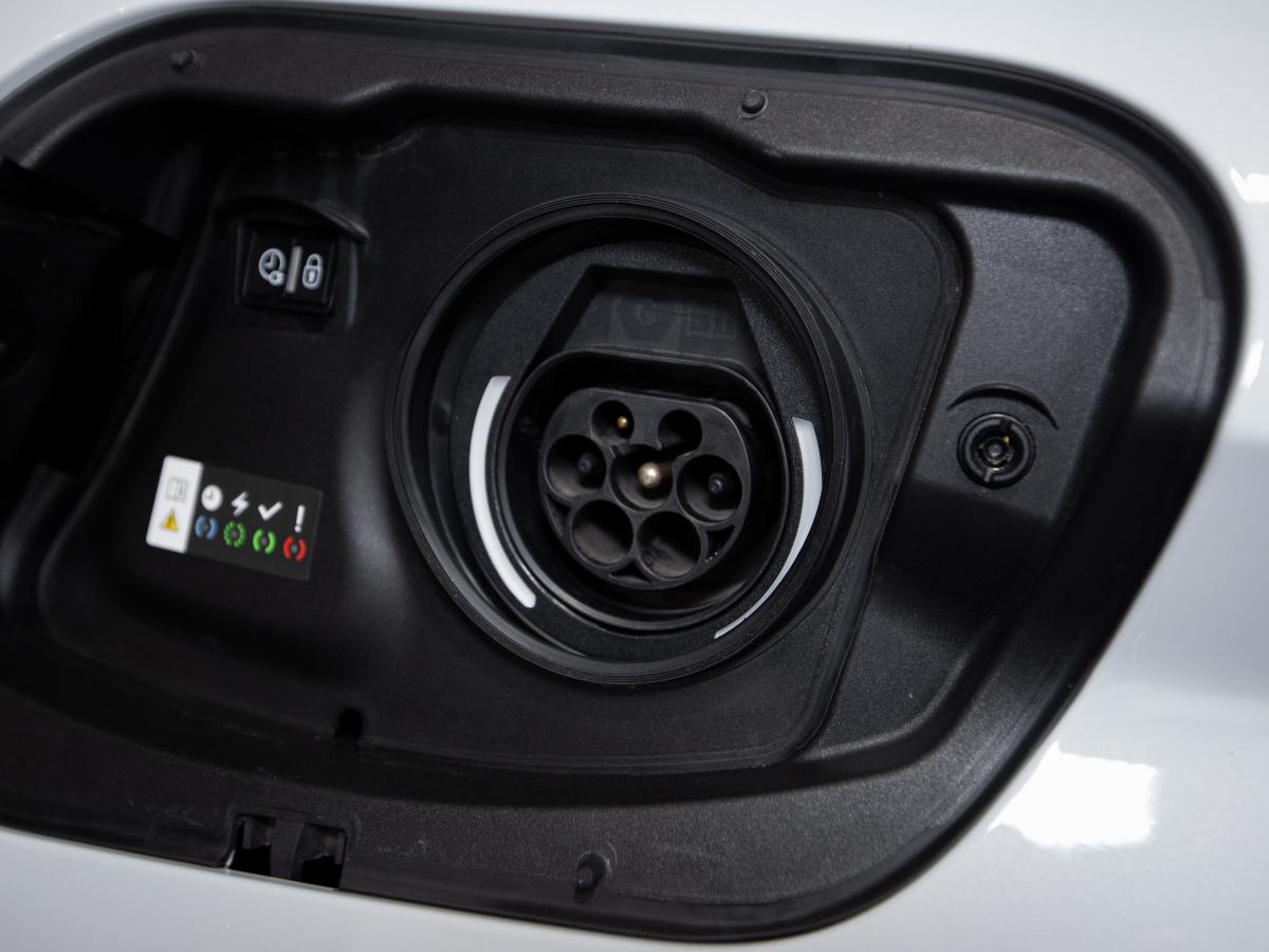 peugeot-308-2023-hibrido-a-gasolina-1598cc