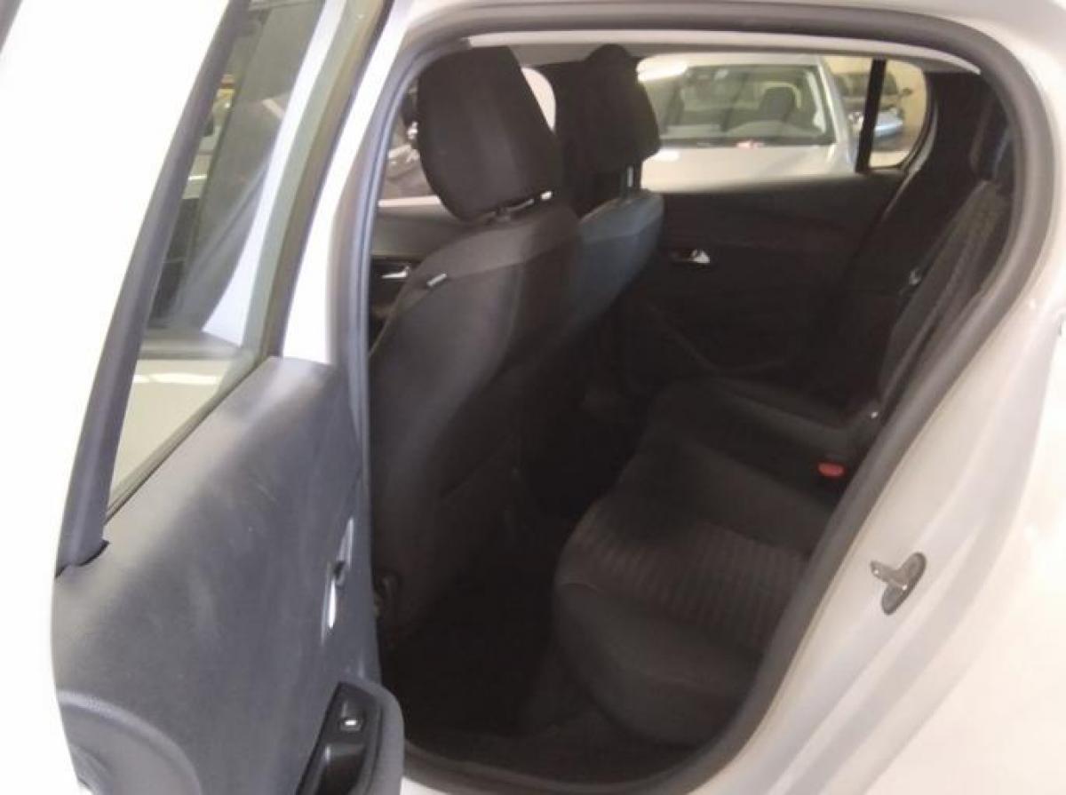 peugeot-208-2023-gasolina-1199cc