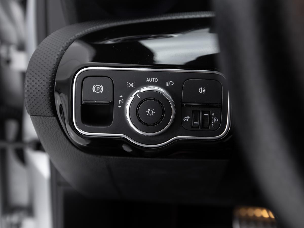 mercedes-benz-classe-a-2022-hibrido-a-gasolina-1332cc
