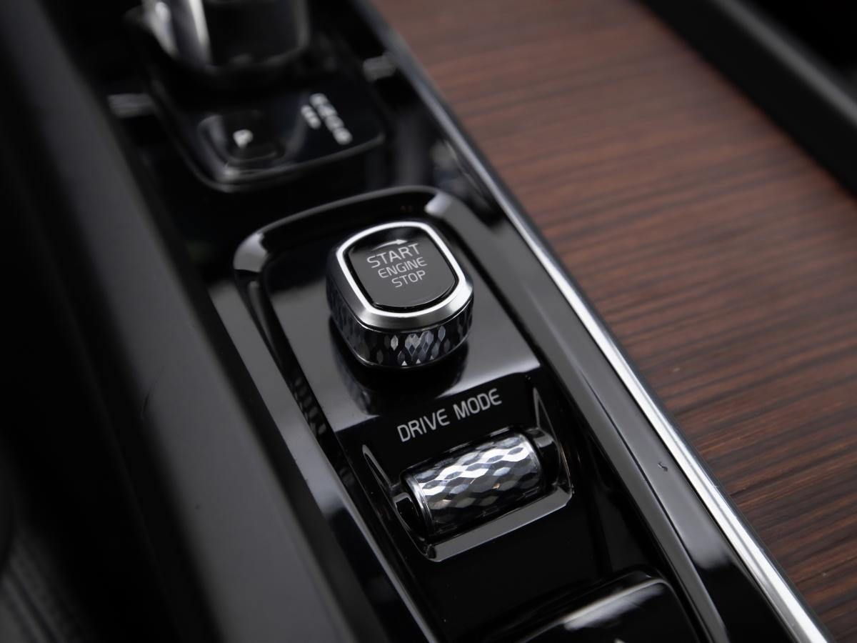 volvo-xc60-2018-hibrido-a-gasolina-1969cc