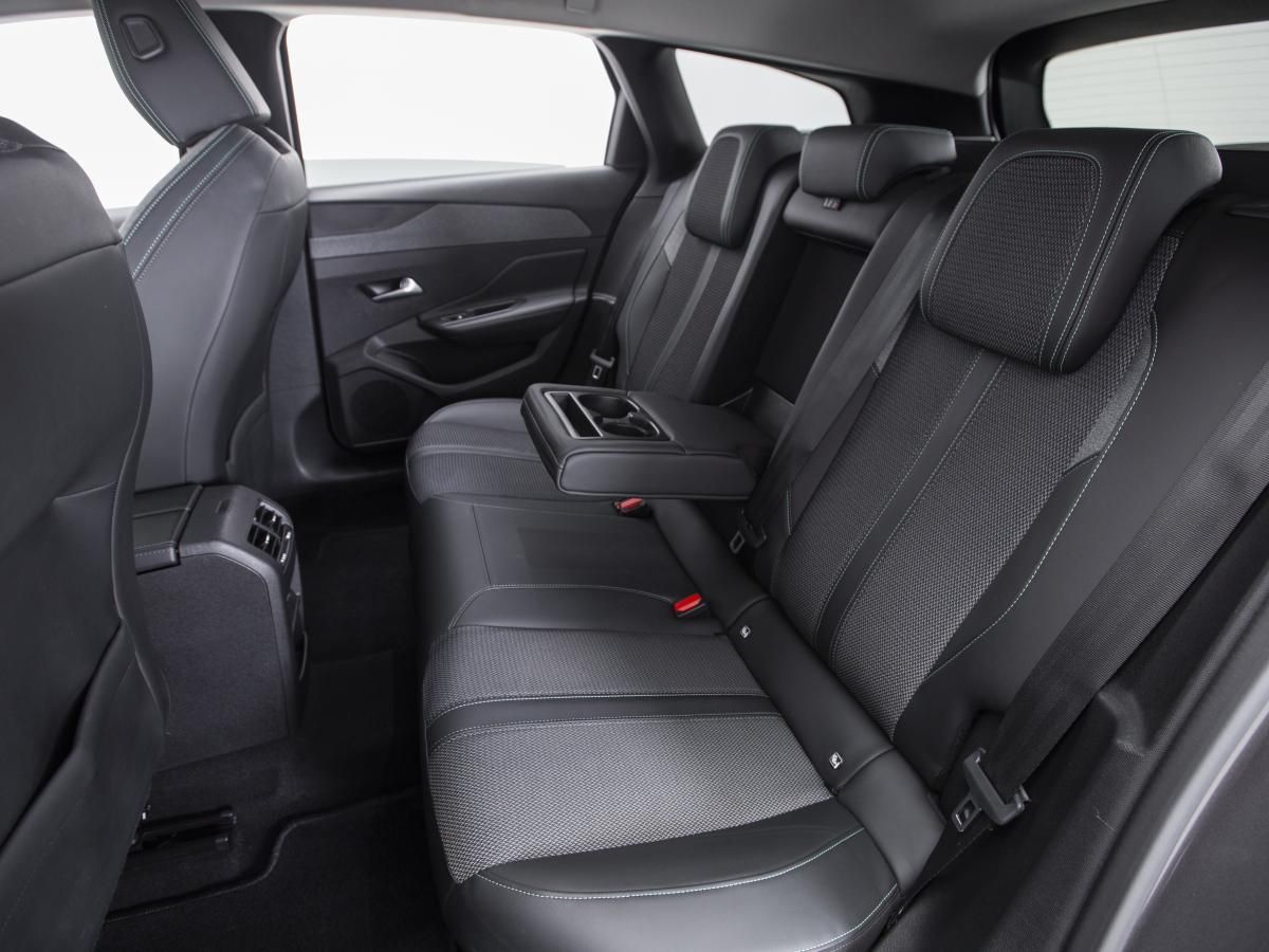 peugeot-308-sw-2022-diesel-1499cc
