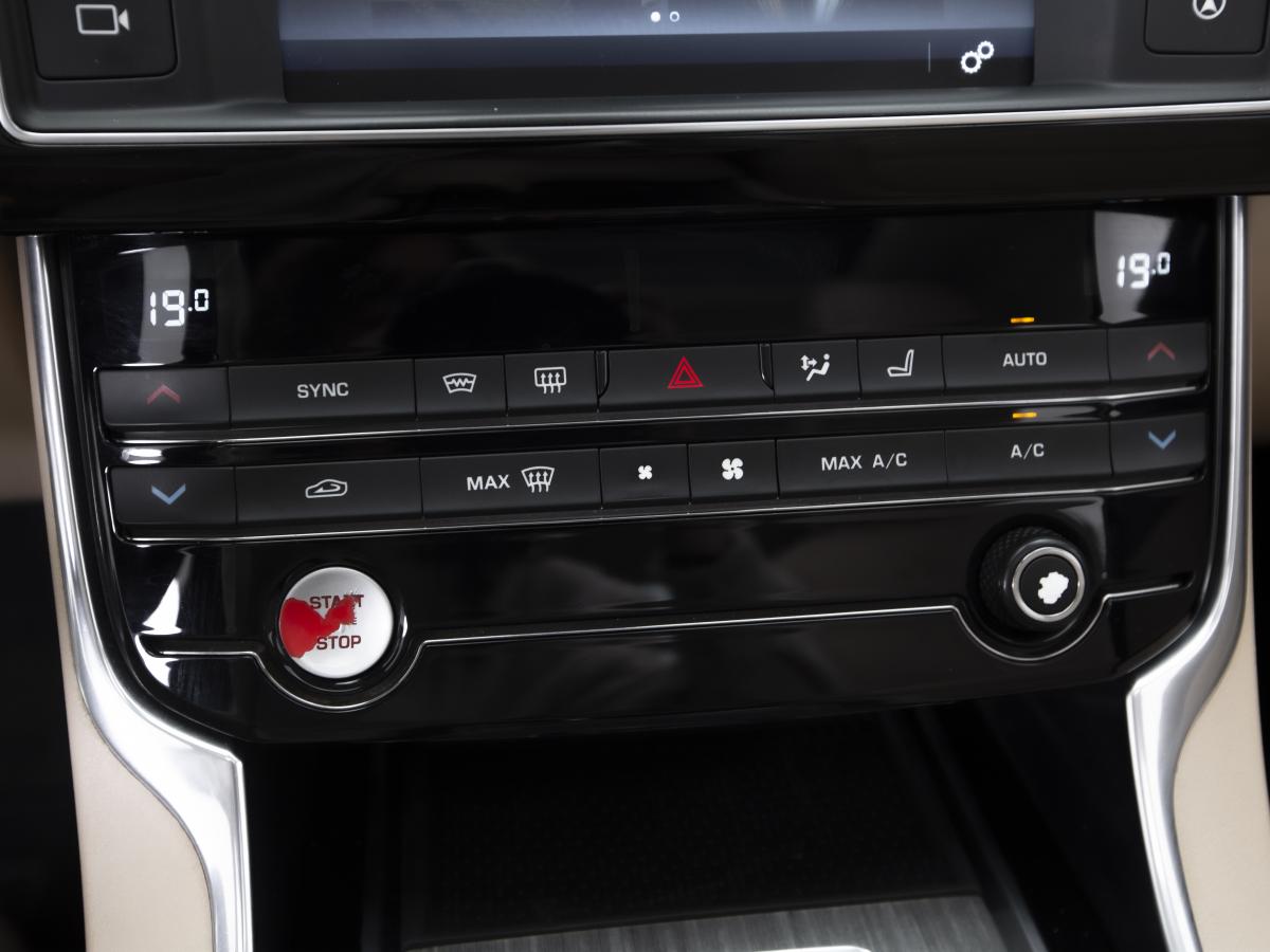 jaguar-xe-2015-diesel-1999cc