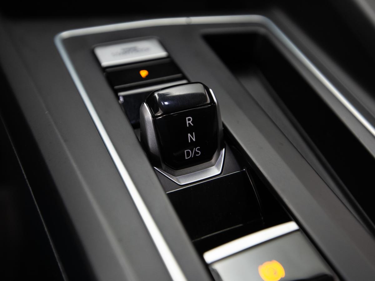volkswagen-golf-2022-gpl-1498cc