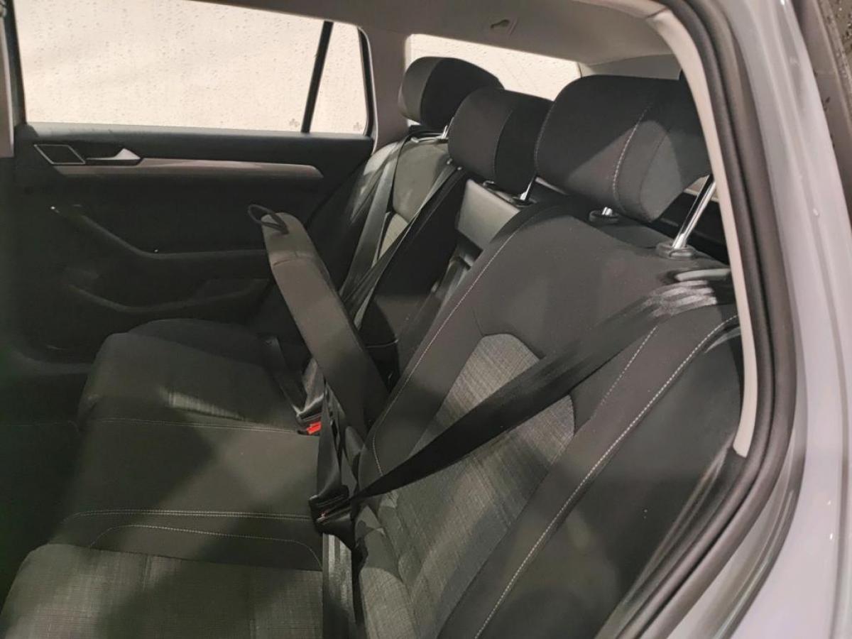 volkswagen-passat-variant-2022-diesel-1968cc