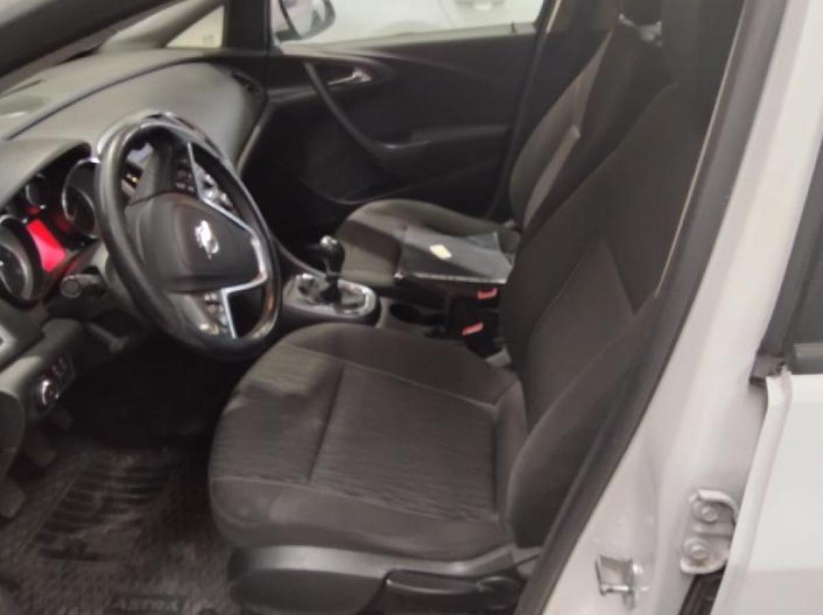 opel-astra-caravan-2015-diesel-1248cc