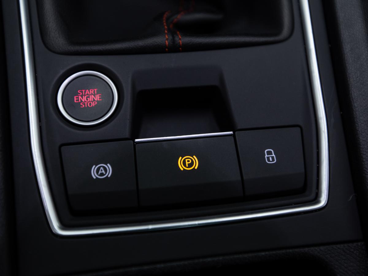 seat-leon-2023-gasolina-999cc