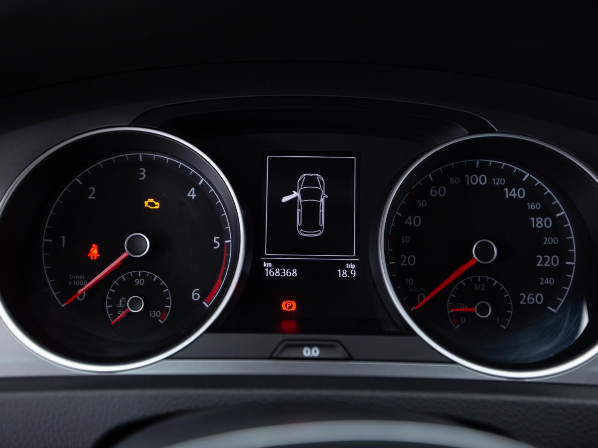 volkswagen-golf-2016-diesel-1598cc