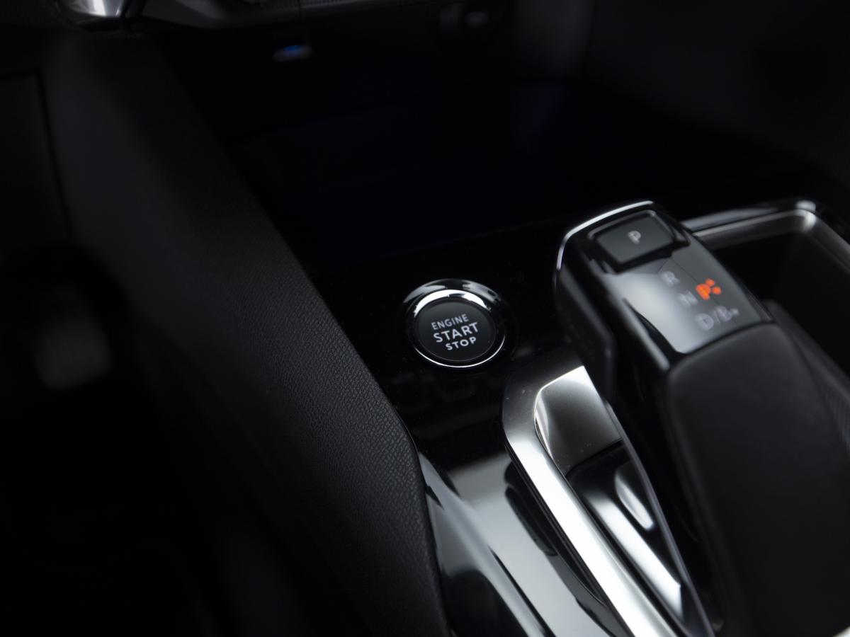peugeot-3008-2022-hibrido-a-gasolina-1598cc