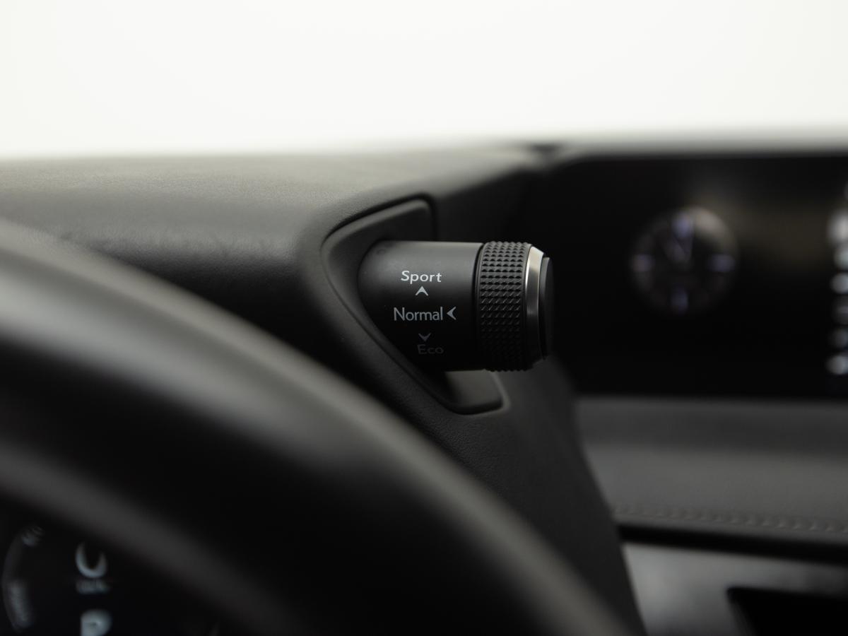 lexus-ux-2021-hibrido-a-gasolina-1987cc