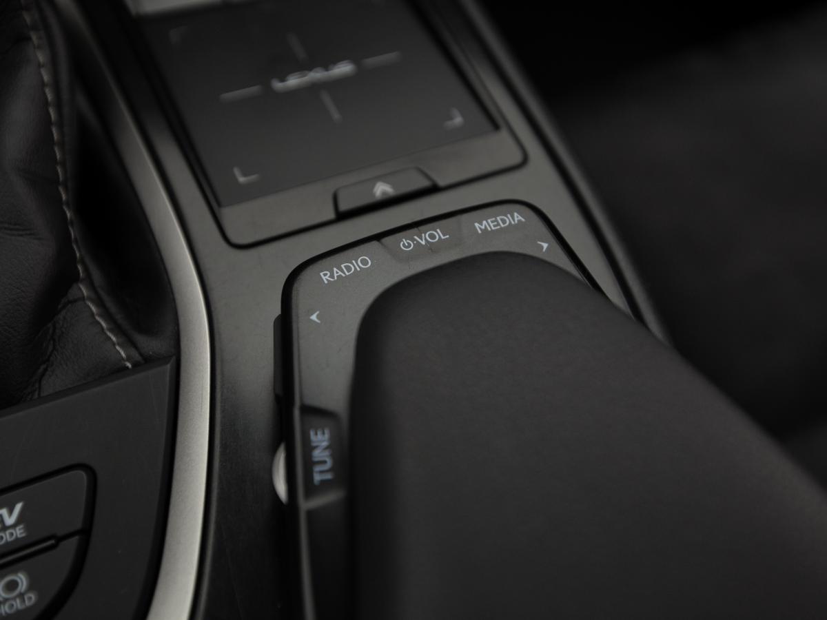 lexus-ux-2021-hibrido-a-gasolina-1987cc