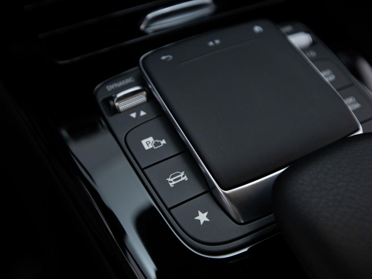 mercedes-benz-classe-a-2022-hibrido-a-gasolina-1332cc