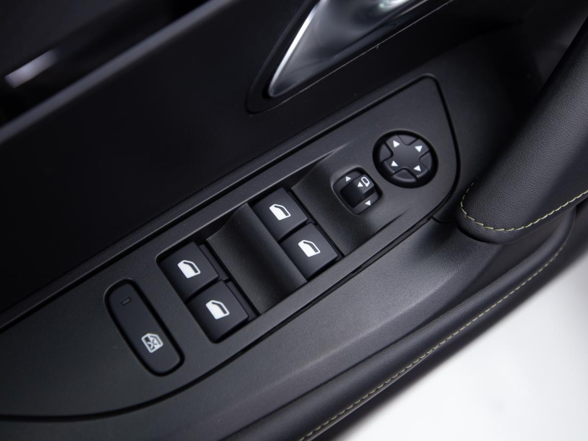peugeot-2008-2021-diesel-1499cc