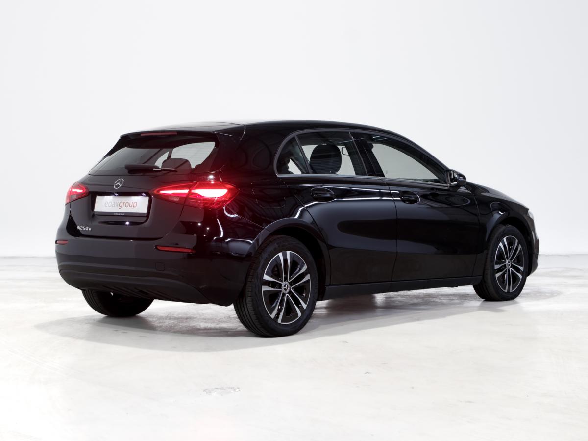 mercedes-benz-classe-a-2023-hibrido-a-gasolina-1332cc