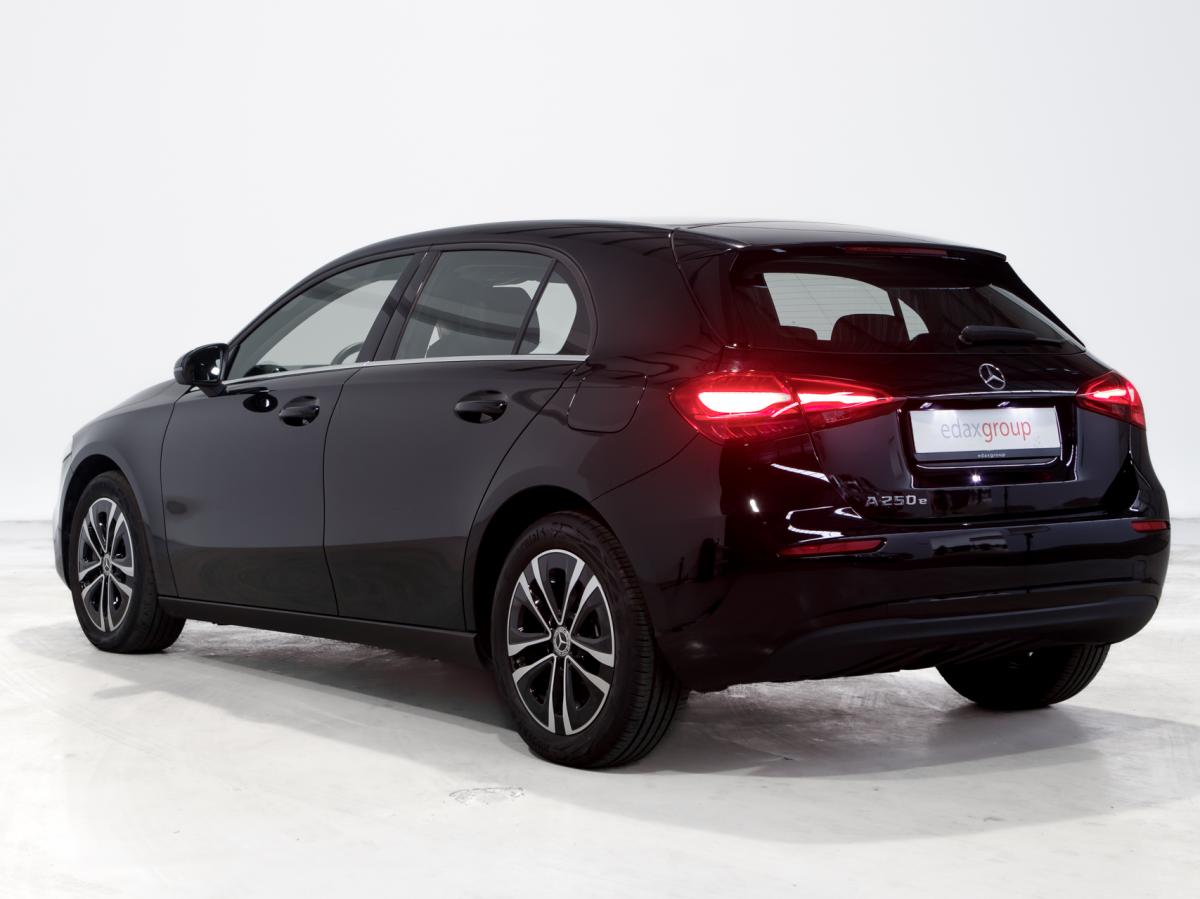 mercedes-benz-classe-a-2023-hibrido-a-gasolina-1332cc