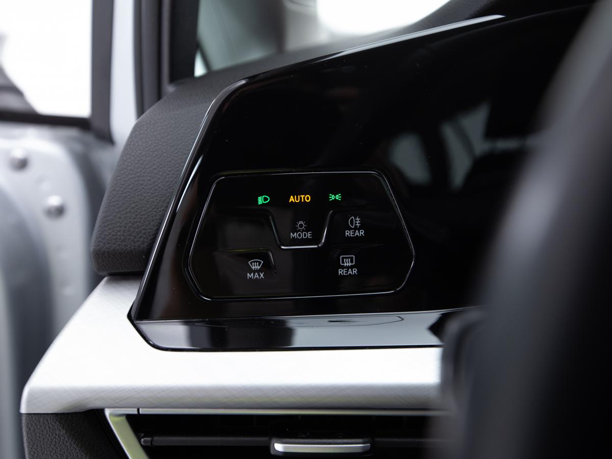 volkswagen-golf-variant-2024-diesel-1968cc