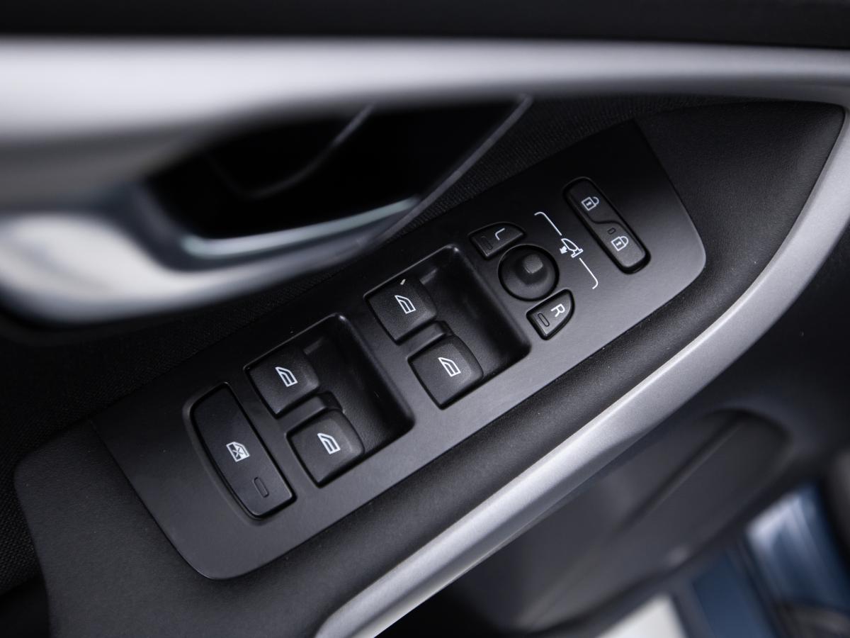 volvo-v40-2019-diesel-1969cc