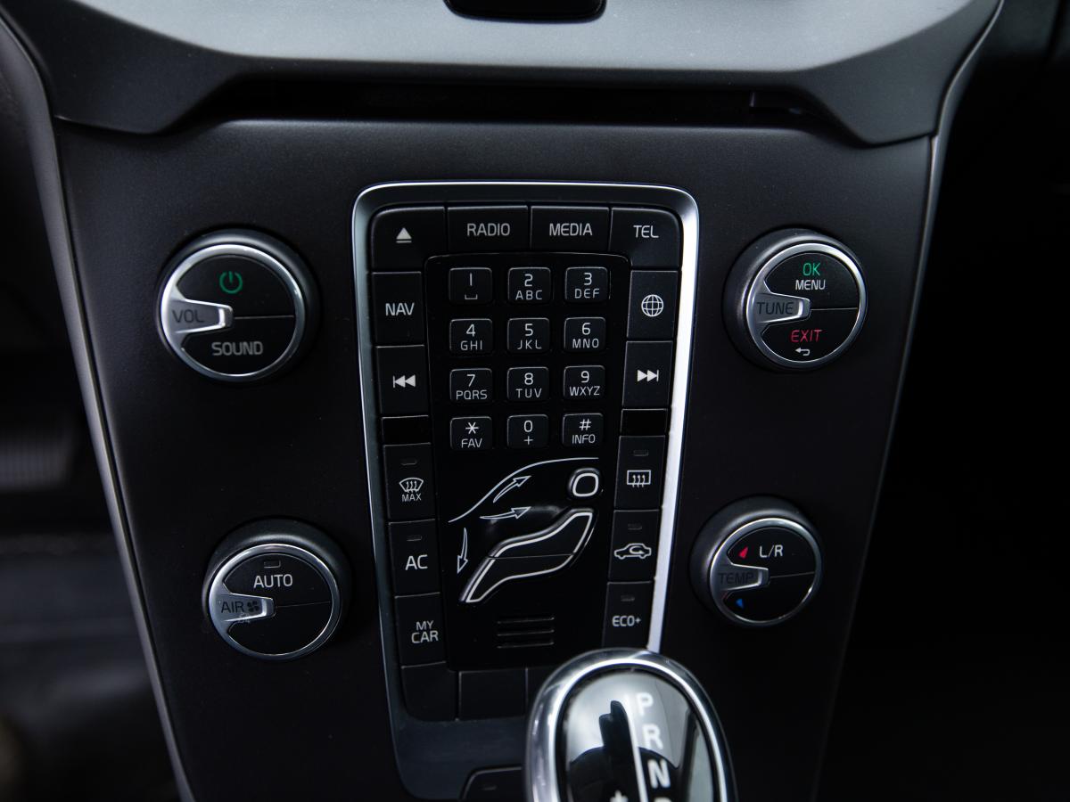 volvo-v40-2019-diesel-1969cc