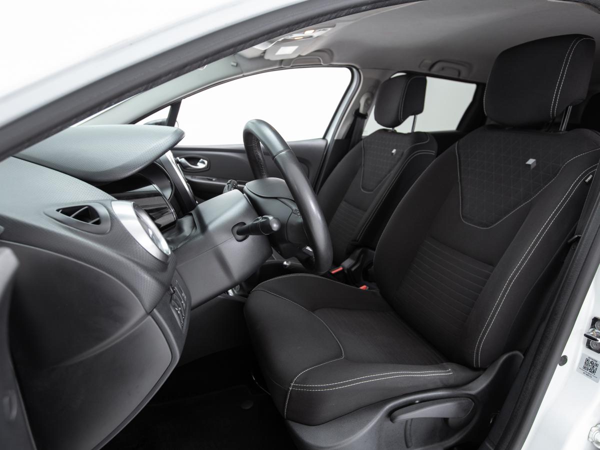 renault-clio-sport-tourer-2016-diesel-1461cc