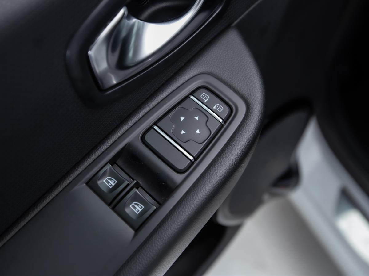 renault-clio-sport-tourer-2016-diesel-1461cc