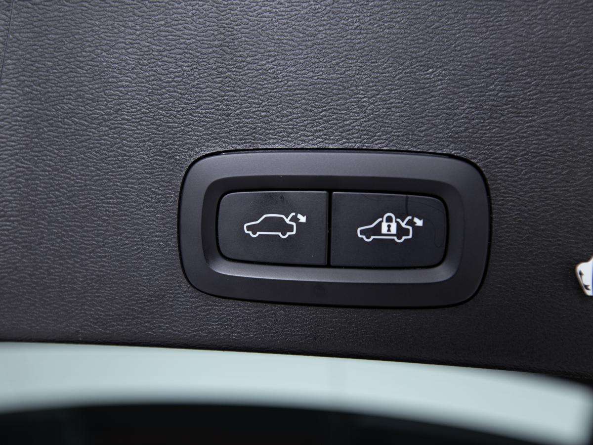 volvo-xc40-2022-hibrido-a-gasolina-1477cc