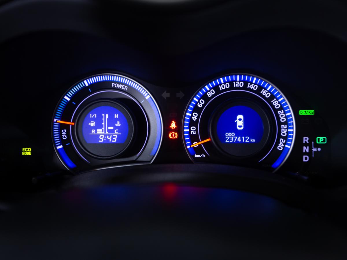 toyota-auris-2011-hibrido-a-gasolina-1798cc
