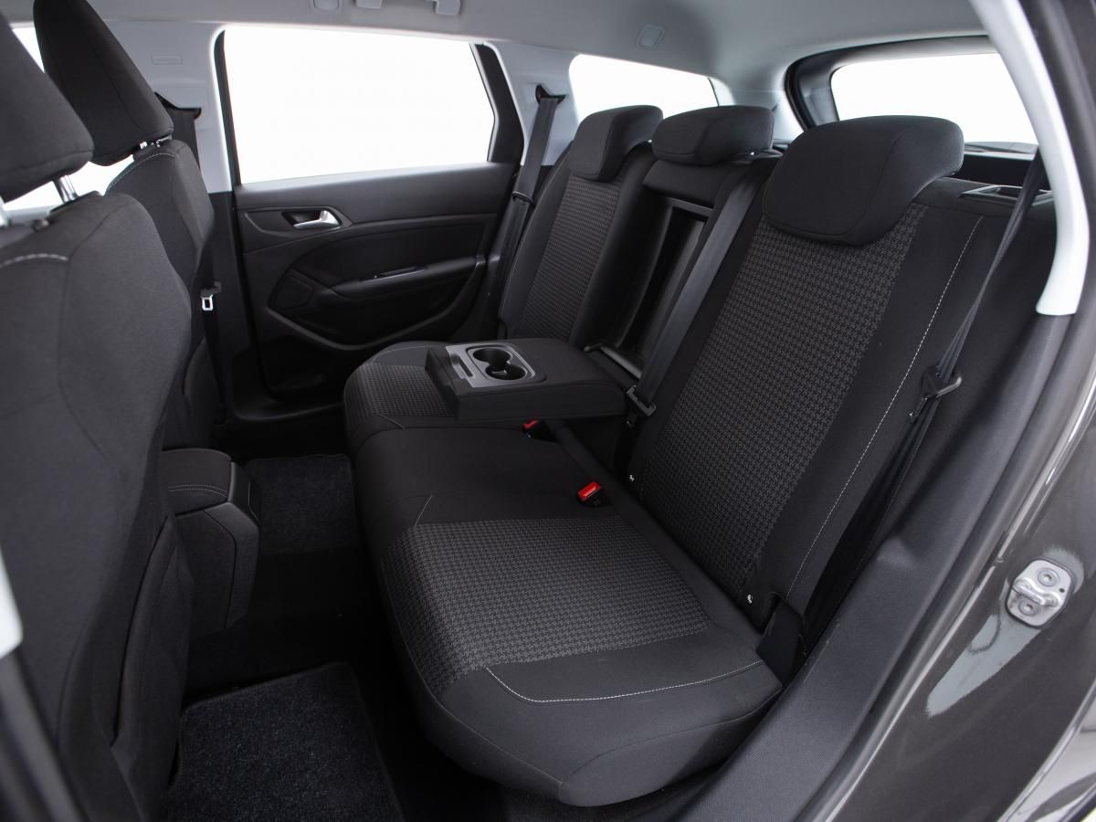 peugeot-308-sw-2018-diesel-1560cc