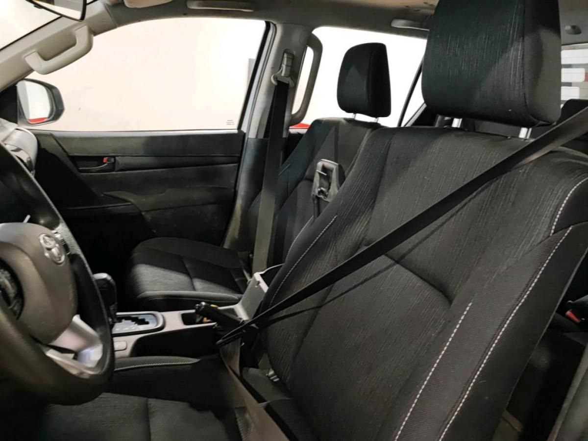 toyota-hilux-2025-diesel-2393cc