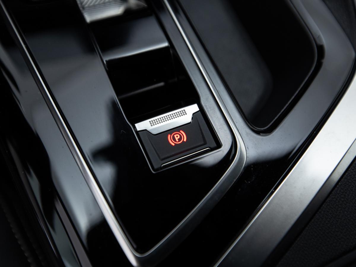 peugeot-5008-2024-gasolina-1199cc