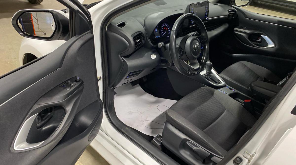 toyota-yaris-2022-hibrido-a-gasolina-1490cc