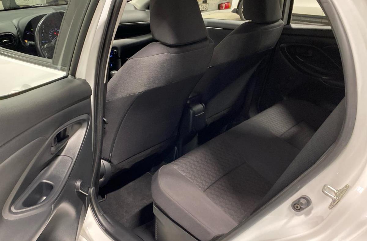 toyota-yaris-2022-hibrido-a-gasolina-1490cc