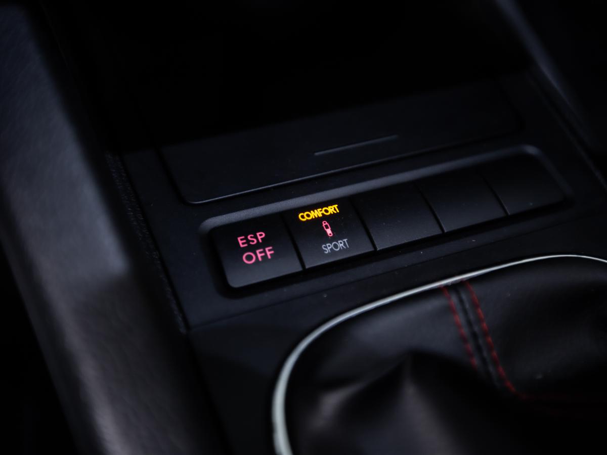 volkswagen-scirocco-2010-diesel-1968cc