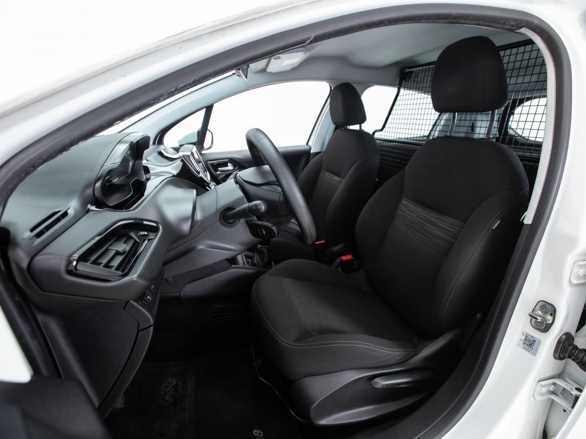 peugeot-208-2020-diesel-1499cc