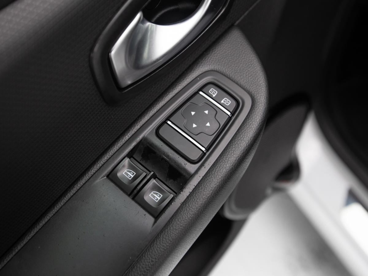 renault-clio-sport-tourer-2018-diesel-1461cc
