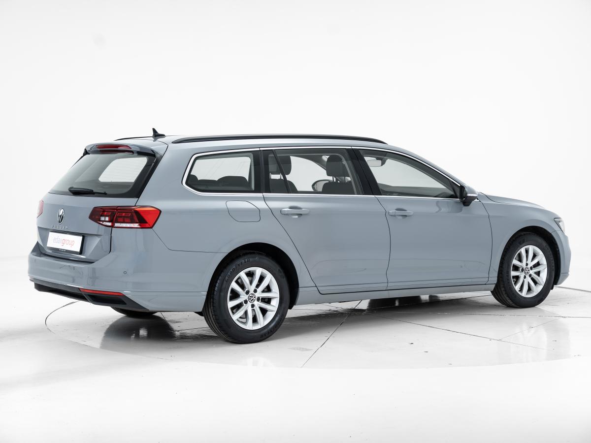 volkswagen-passat-variant-2022-diesel-1968cc