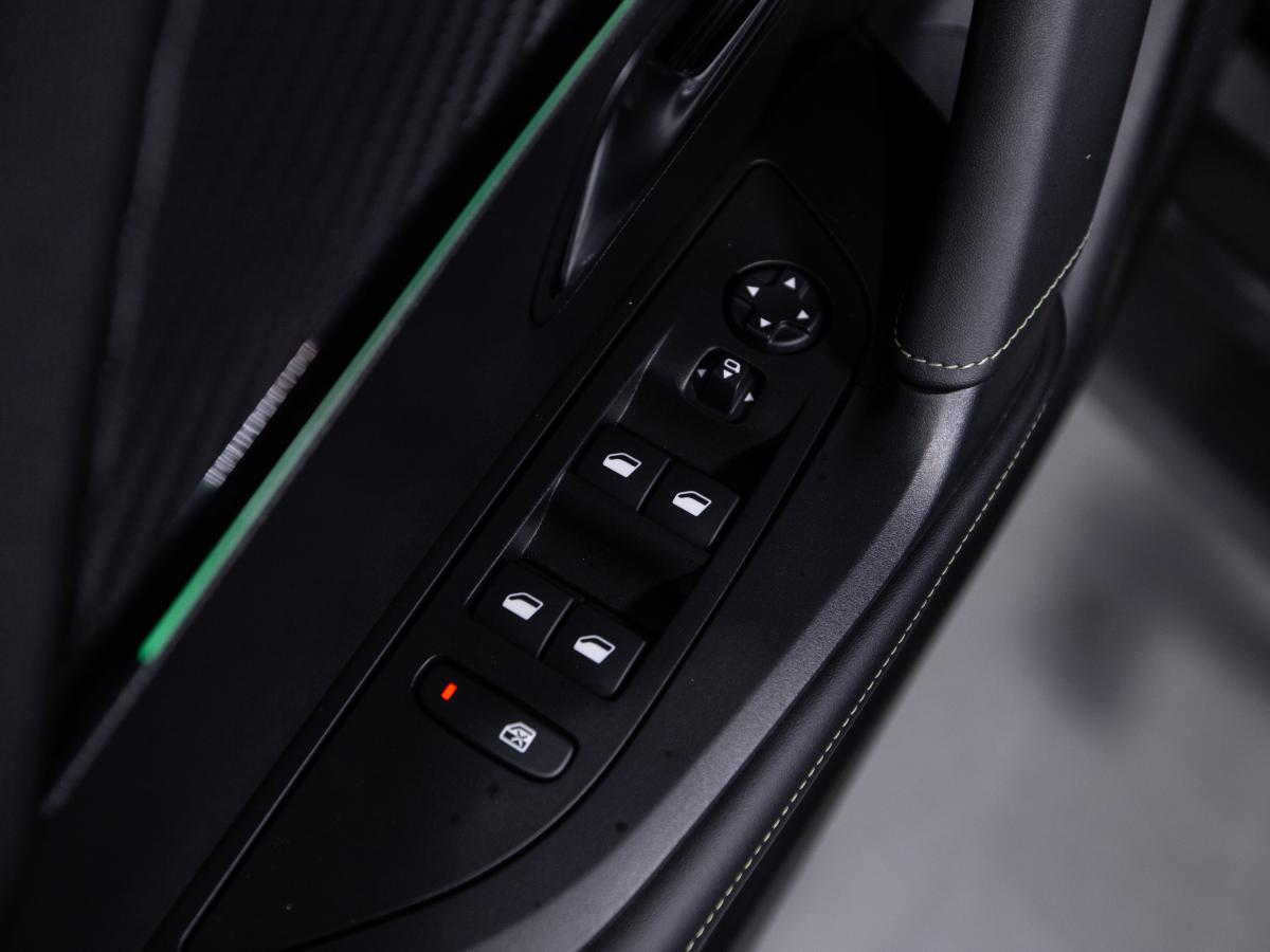 peugeot-2008-2022-gasolina-1199cc