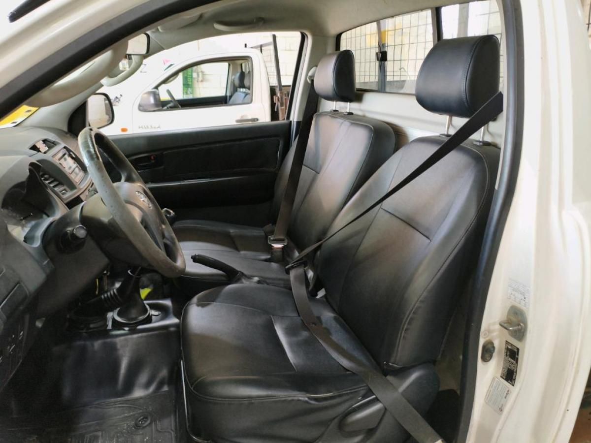 toyota-hilux-2015-diesel-2494cc